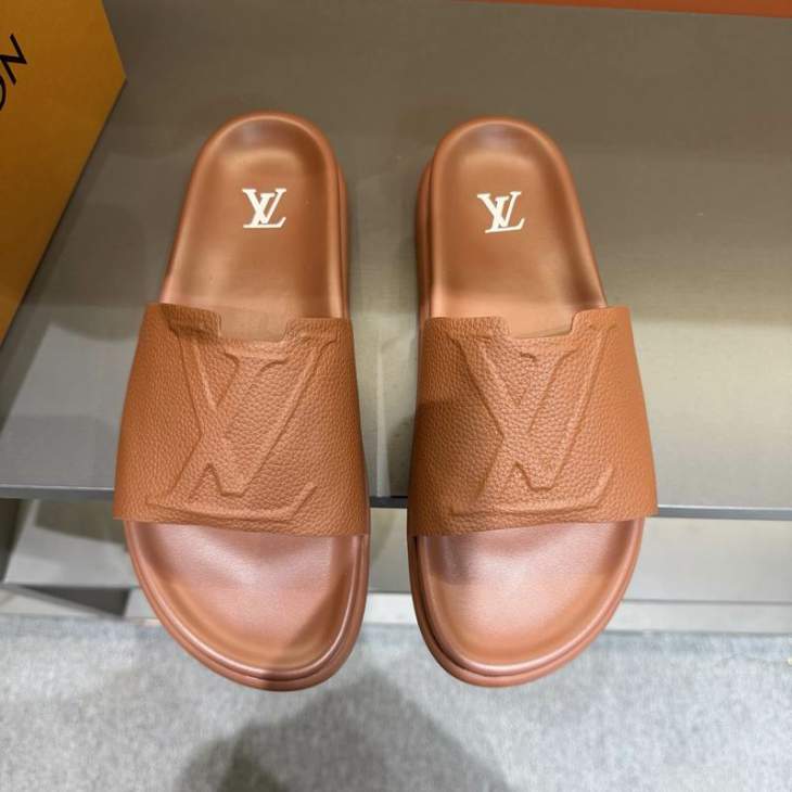 Picture of Louis Vuitton Slippers _SKULVsz38-45mnq0243662
